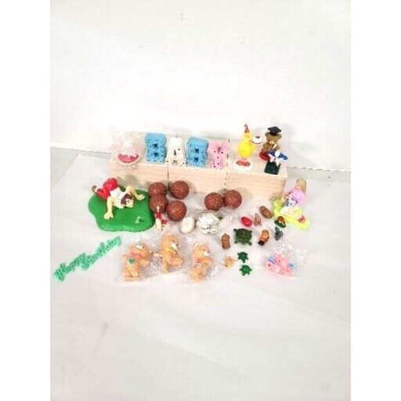 Vintage LOT of 40+ pcs. Hard Plastic Big Bird,golf,baby, Barbie, Bears,balls.... - Picture 1 of 11